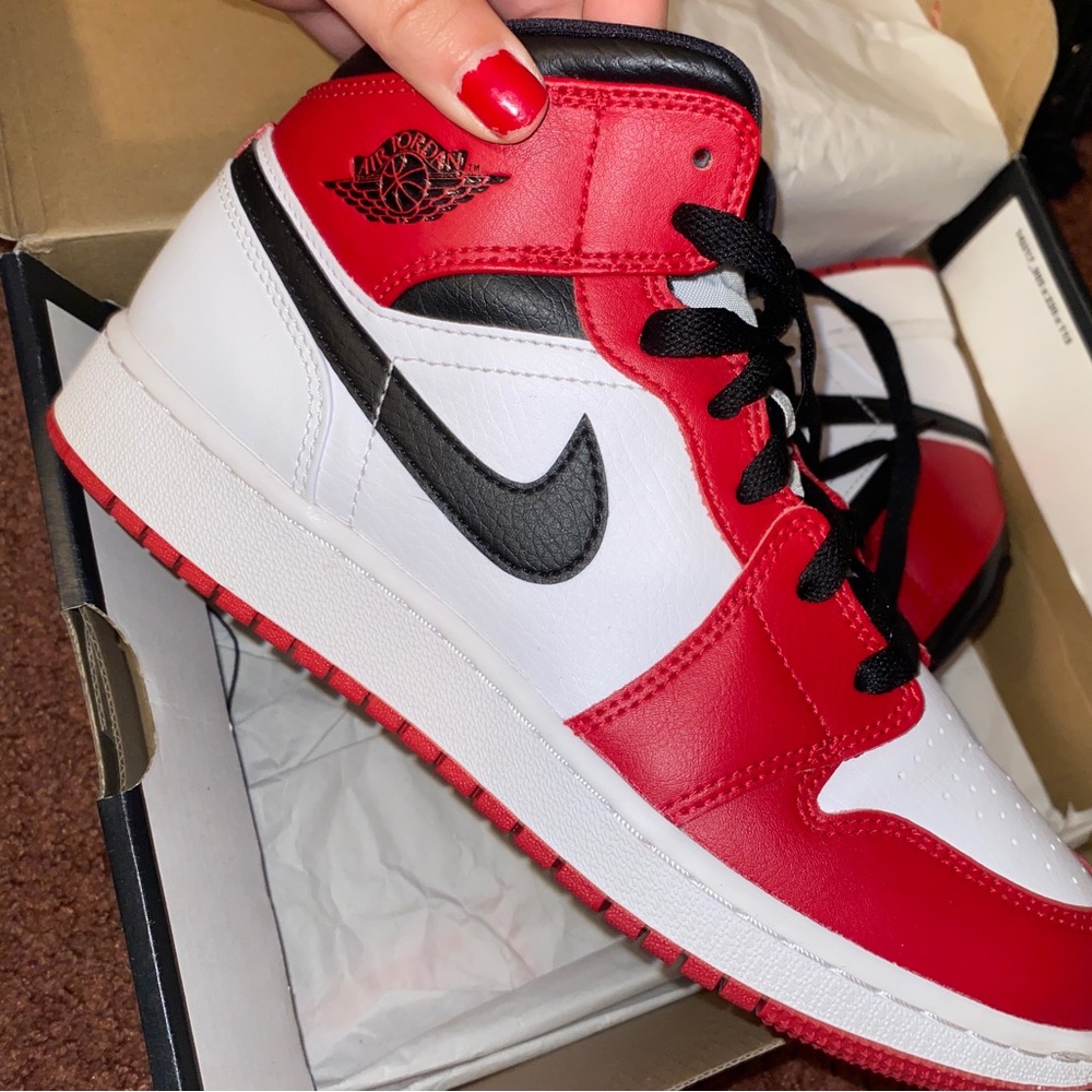 Air Jordan 1 Mid Chicago